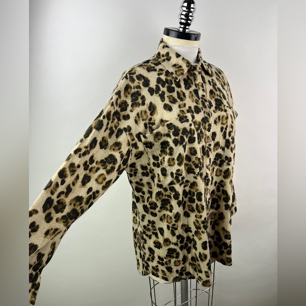 456B. Leopard Pant & Button Front Set - Picture 3 of 10